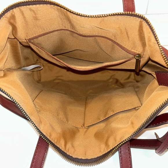 Elegant Burgundy Leather Handbag and Wallet Set - Picture 14 of 16